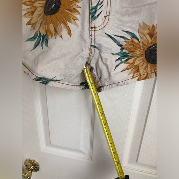 Vintage High Waisted Sunflower Shorts - Picture 5 of 8